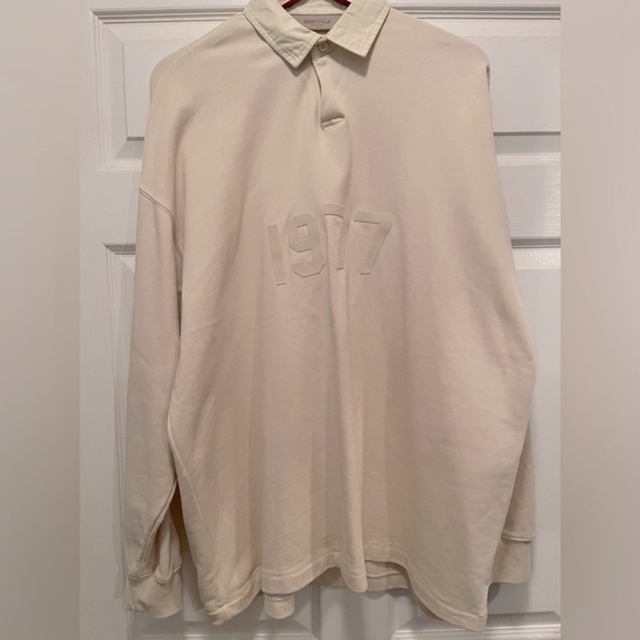 Selling a Fear of God Essential Polo in excellent condition size small. Oversize - Picture 5 of 5